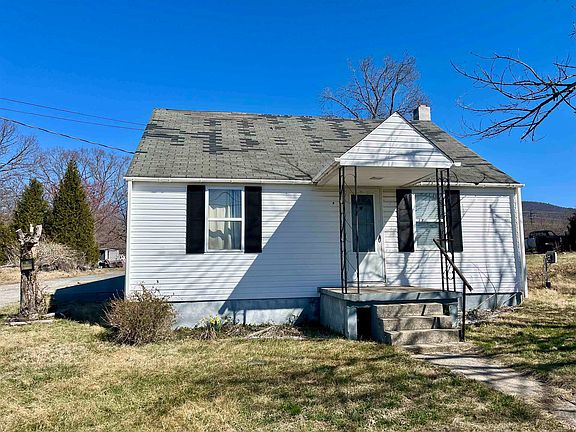 2nd image of 560 Dooms Crossing Rd