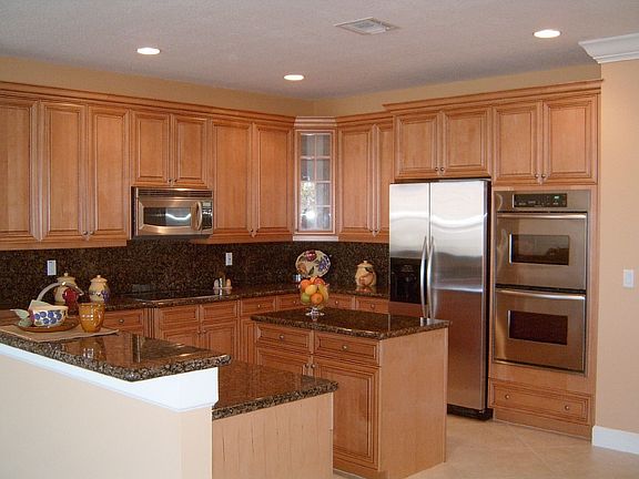 Gourmet Kitchen with Granite, 42" Wood Cabinetry, Stainless Steel Appliances