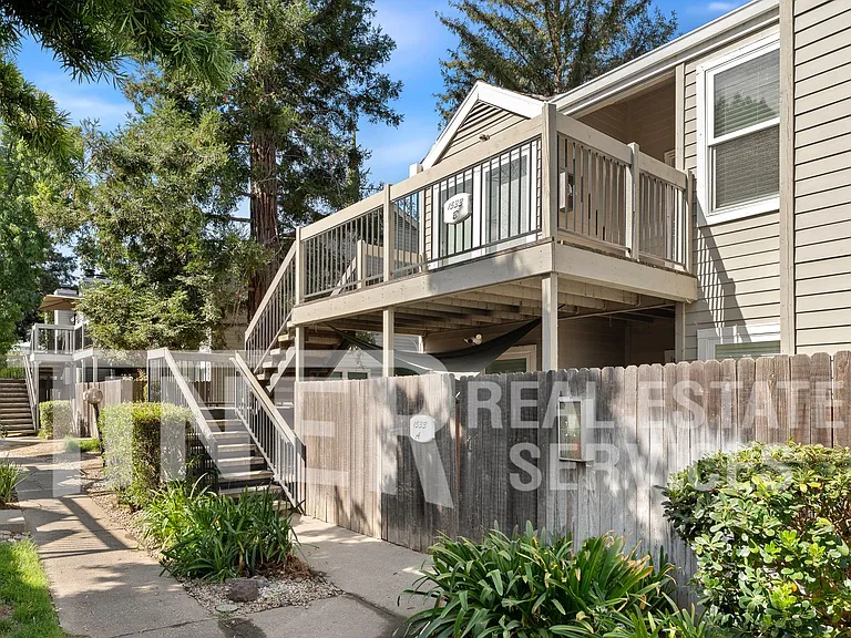 1533 Hood Rd #B — Photo 2