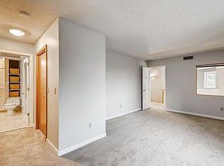 6848 Stonewood Ct #8, Eden Prairie, MN 55346