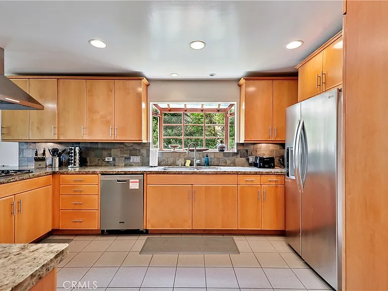7161 Grasswood Ave — Photo 13