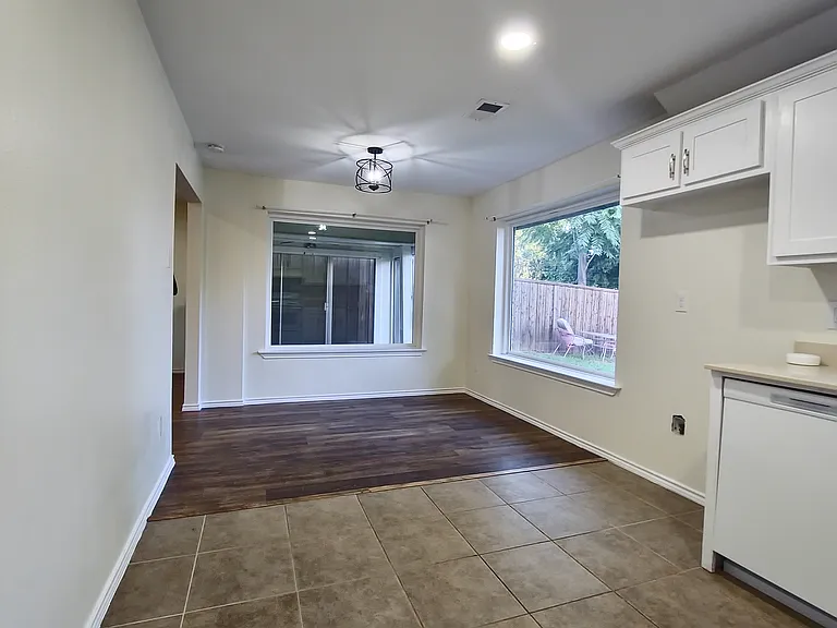 7618 Thistle Ln — Photo 11