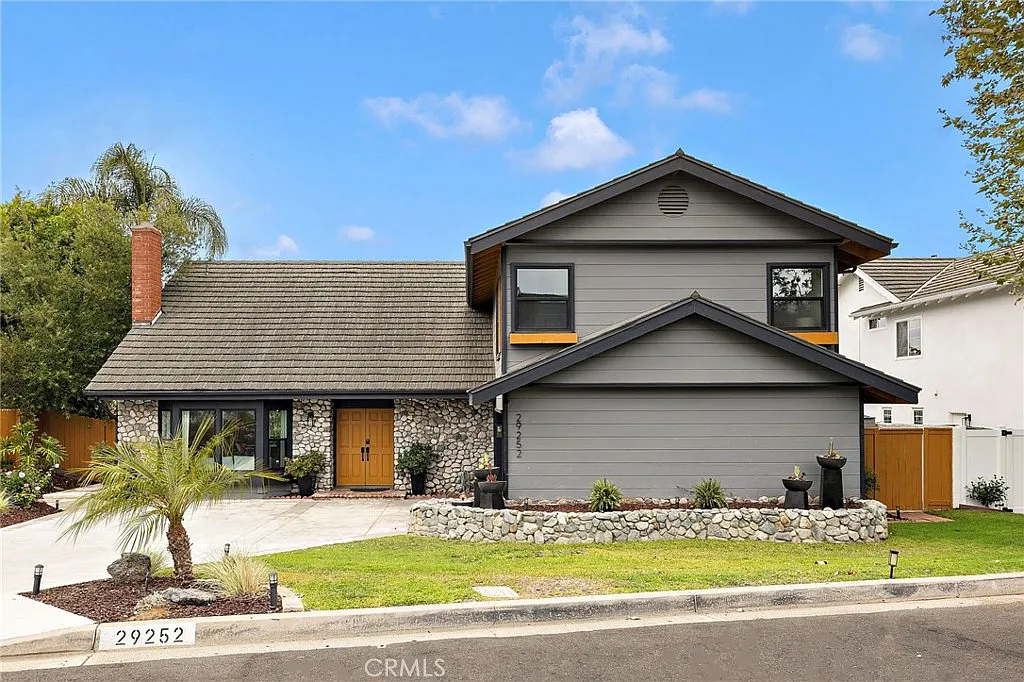 5 bed, 2880 sqft, $9,000 — Photo 4