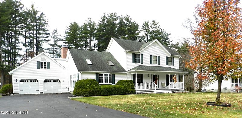 2nd image of 23 Hampton Court