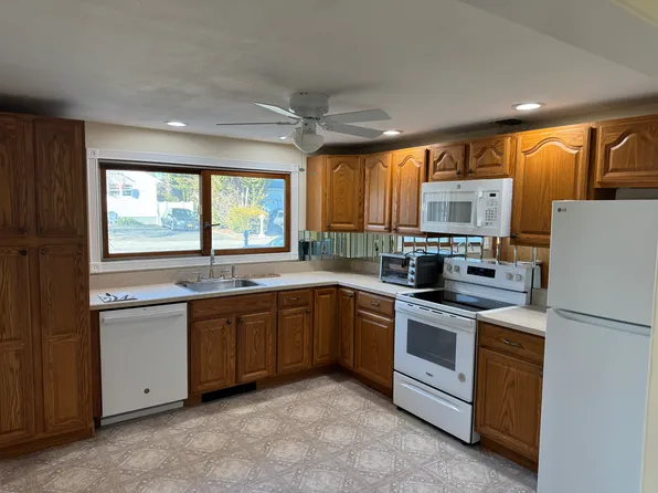 (undisclosed Address), West Babylon, NY 11704