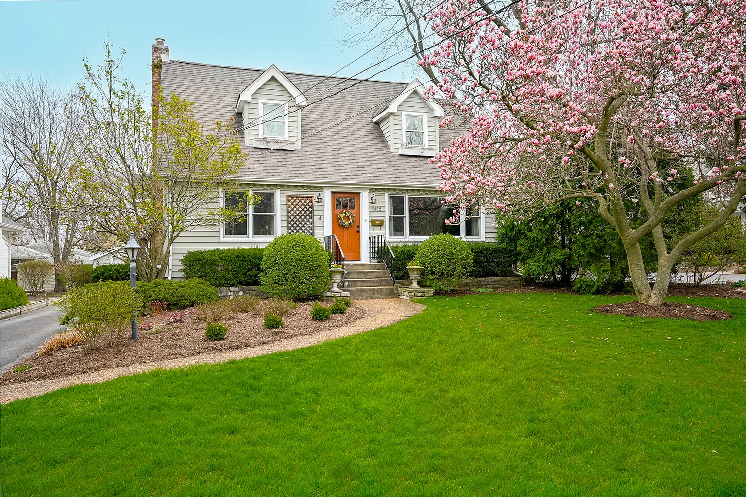 305 N Montclair Ave photo 1