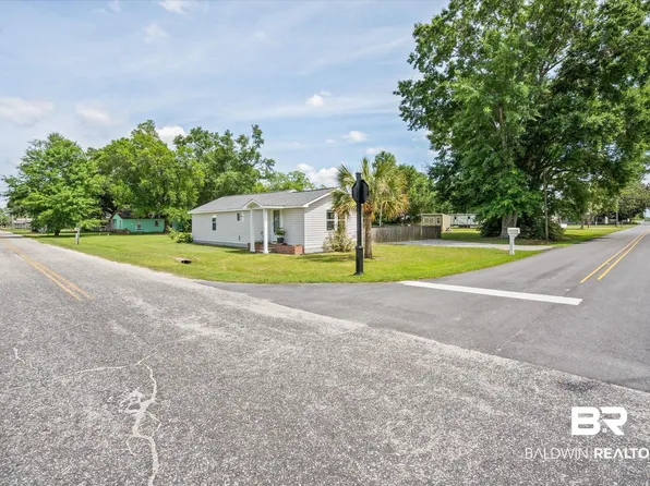 207 Jefferson Ave W, Summerdale, AL 36580