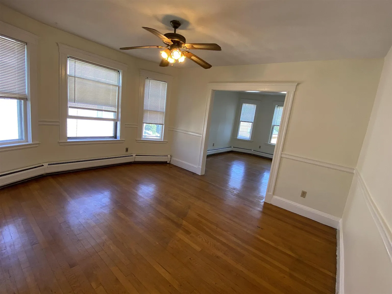 2 bed, 1000 sqft, $3,200 — Photo 2