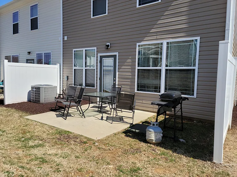 6058 Hillside Ln — Photo 17
