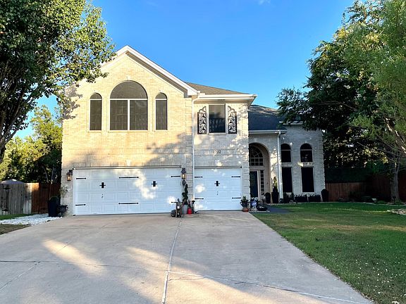 2nd image of 1702 Clay Ln