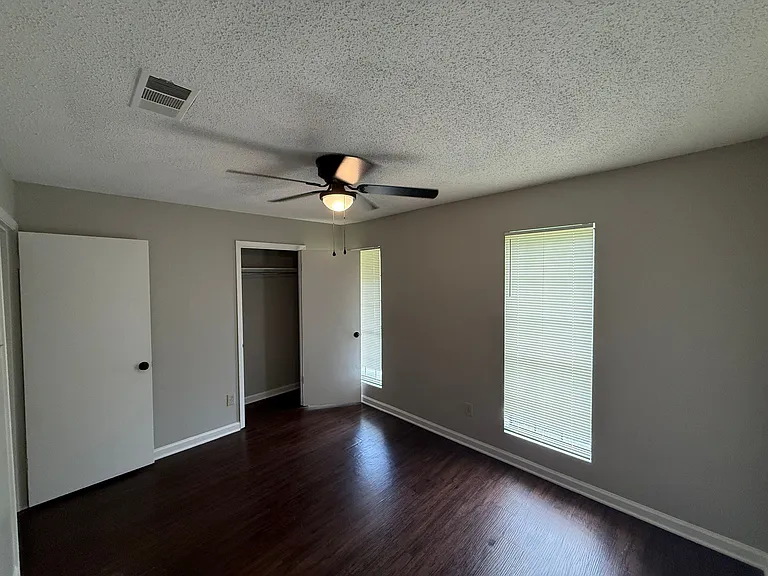 480 Elmfield Cv — Photo 12