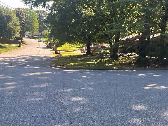4th image of 328 Annhurst Dr