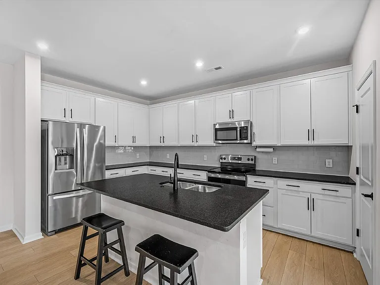 217 Brooks Springs Dr — Photo 9