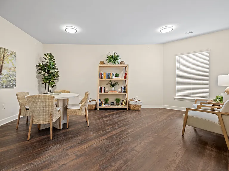 Oak Forest Pointe — Photo 21