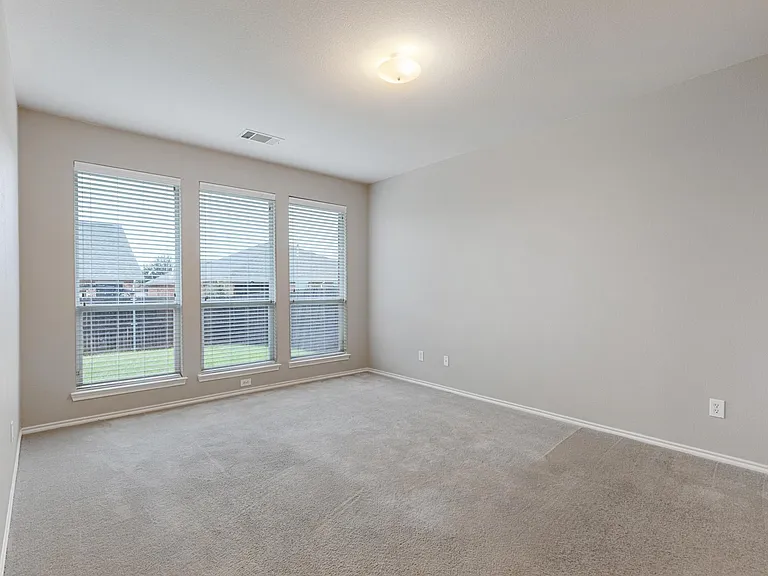 12913 Farmington Dr — Photo 13
