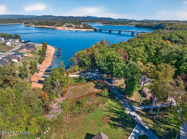 1945 Lakewood Dr, Morristown, TN 37814