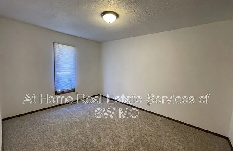 1316 E Lakewood St — Photo 13