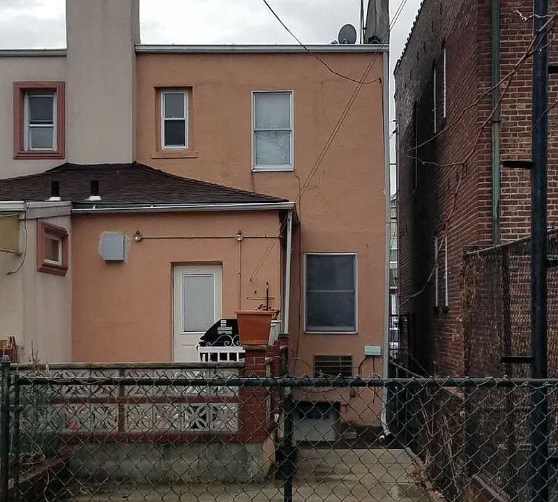 2nd image of 2129 W 7th St