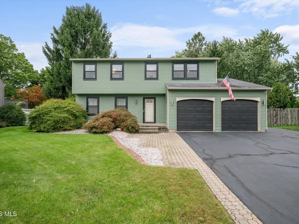 156 Ponderosa Dr, Oregon, OH 43616