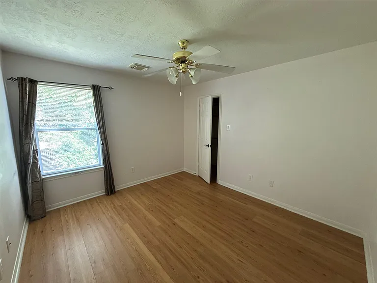 7819 Blue Stream Ct — Photo 14