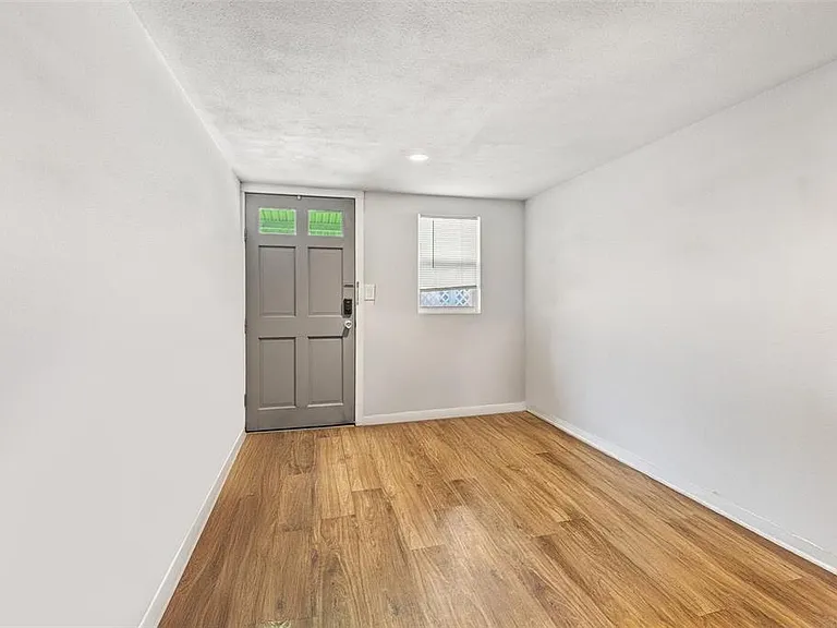 2501 1/2 Oakdale St S #2 — Photo 4