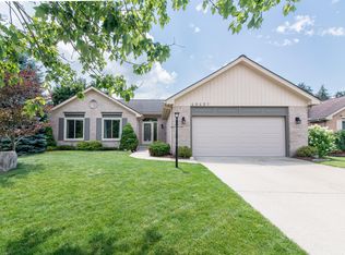 40401 Greenbriar Ln, Plymouth, MI 48170