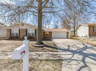622 Running Creek Dr, Ballwin, MO