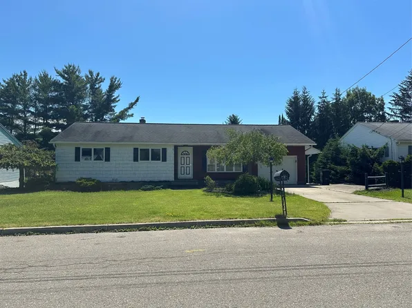 912 Case Dr, Vestal, NY 13850