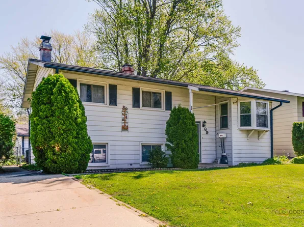 69 N Greenview Ave, Mundelein, IL 60060