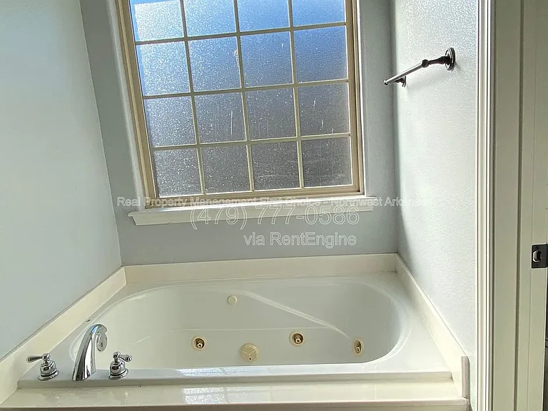 320 Beasley Dr — Photo 16