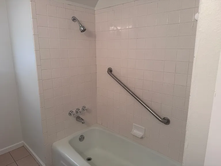 425 Meadow Lake Dr — Photo 8