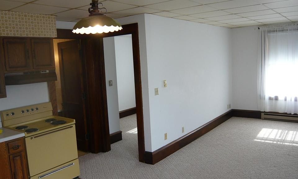 2nd image of 302 W Main St