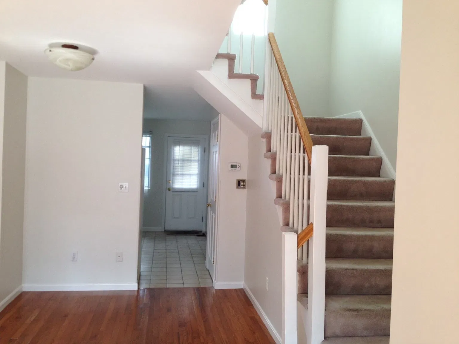 3 bed, 2.5 bath, 1850 sqft, $3,700 — Photo 4