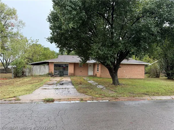 2716 Autumn Ave, Sallisaw, OK 74955
