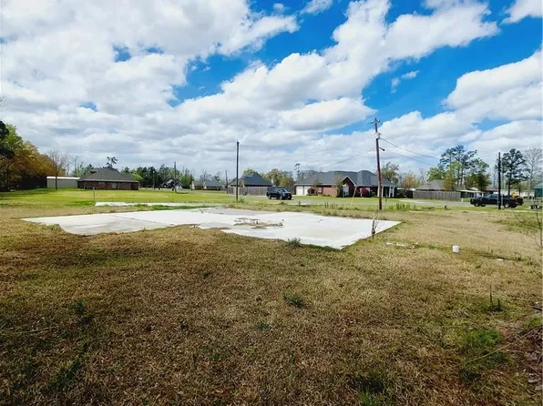 1395 Matthew Dr, Lake Charles, LA 70611