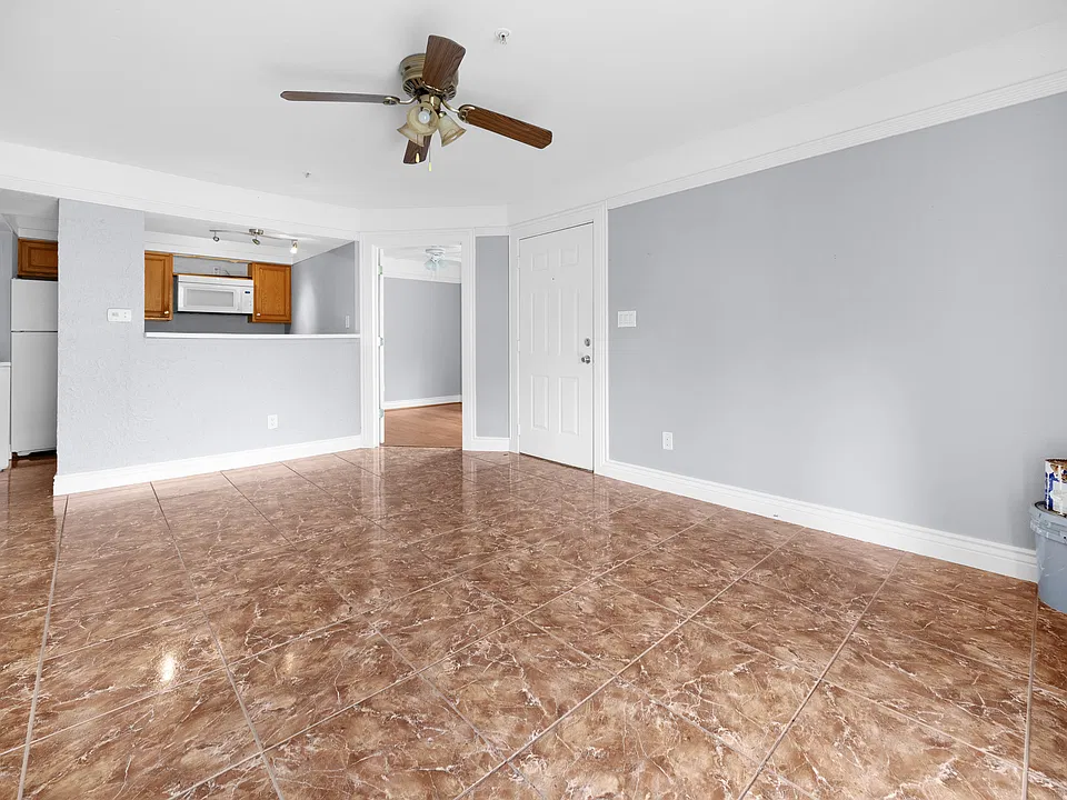 2875 Winkler Ave #509