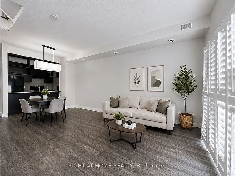 330 Village Green Sq #41 — Photo 4