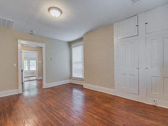 5th image of 2402 Blair Blvd #B