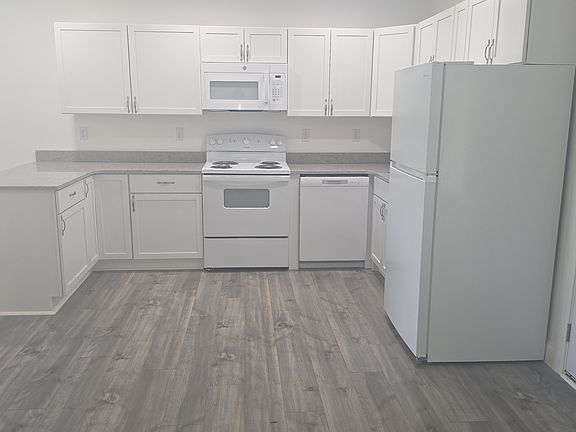 3rd image of 745 River Rd