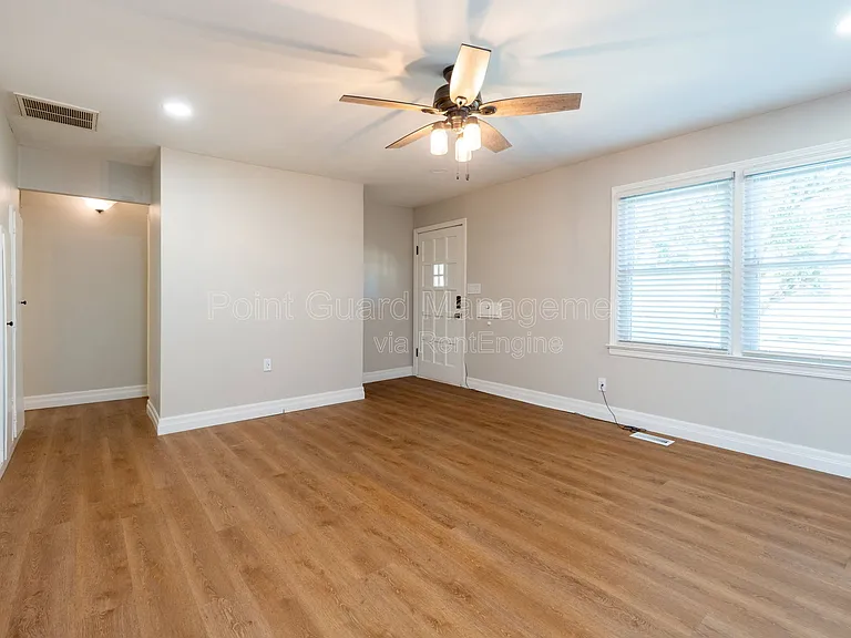 547 N Custer St — Photo 4