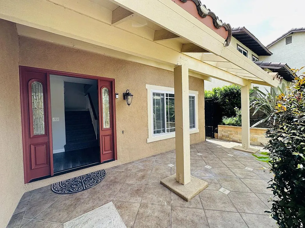 4 bed, 2.5 bath, 2181 sqft, $4,800 — Photo 4