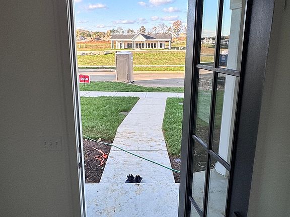 3rd image of 5069 Greentree Dr