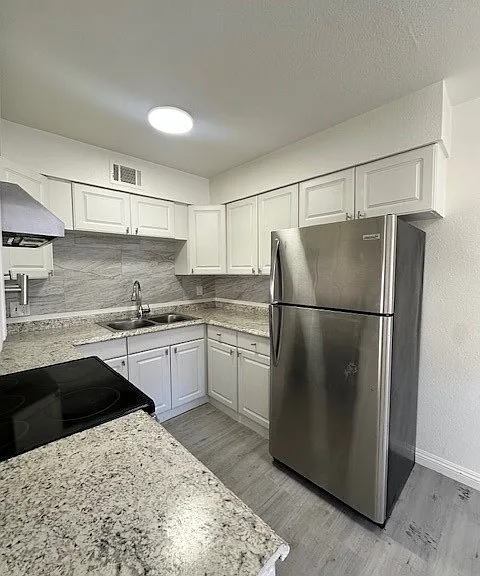 2121 Oceanus Ln #1 — Photo 4