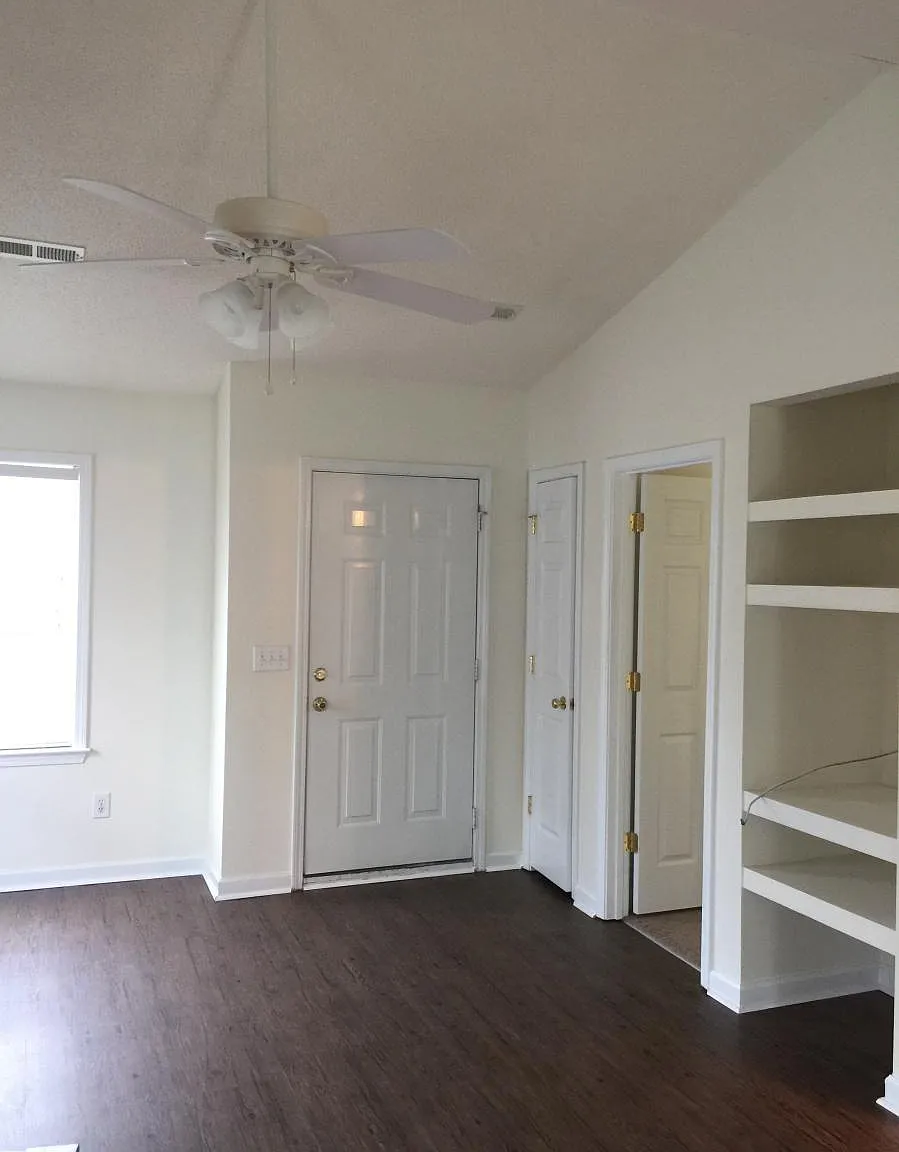 2 bed, 900 sqft, $1,300 — Photo 4