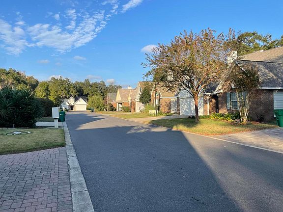 4th image of 830 Fairway Lakes Dr