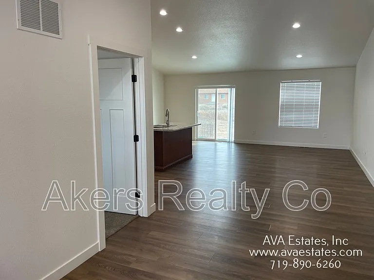 970 S Coral Pl — Photo 3
