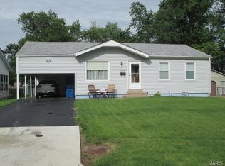 12130 Parkwood Pl, Maryland Heights, MO 63043