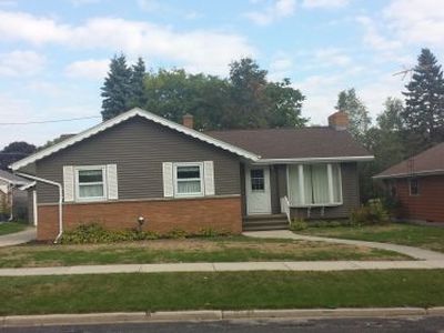 512 Pine St, Manitowoc, WI, 54220