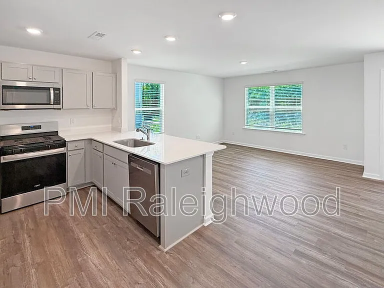 412 Cherry Laurel Dr — Photo 13