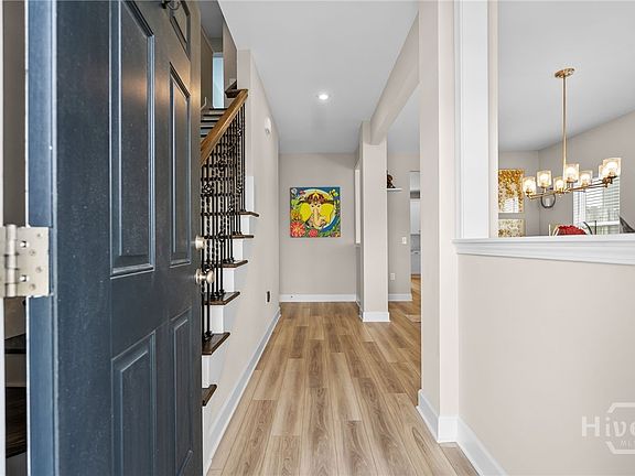 3rd image of 204 Alyssa Avenue